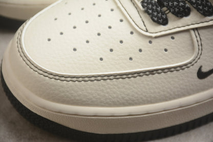 Fabrika Supply Air Force 1 ’07 Beige / Black | sapatilhas Sole Rua