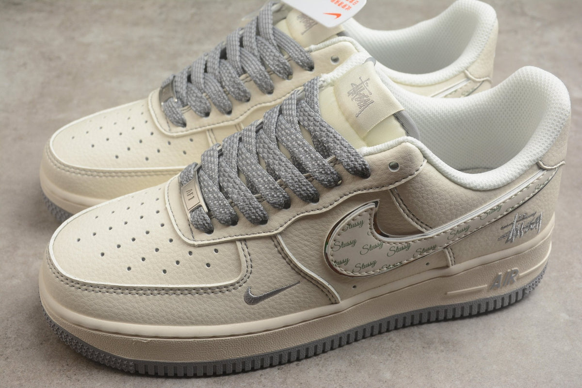 Fabrika Supply Air Force 1 Low x Stüssy Beige / Grey | sapatilhas Sole Rua