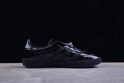 Fabrika Supply Gazelle Glossy Black | sapatilhas Sole Rua
