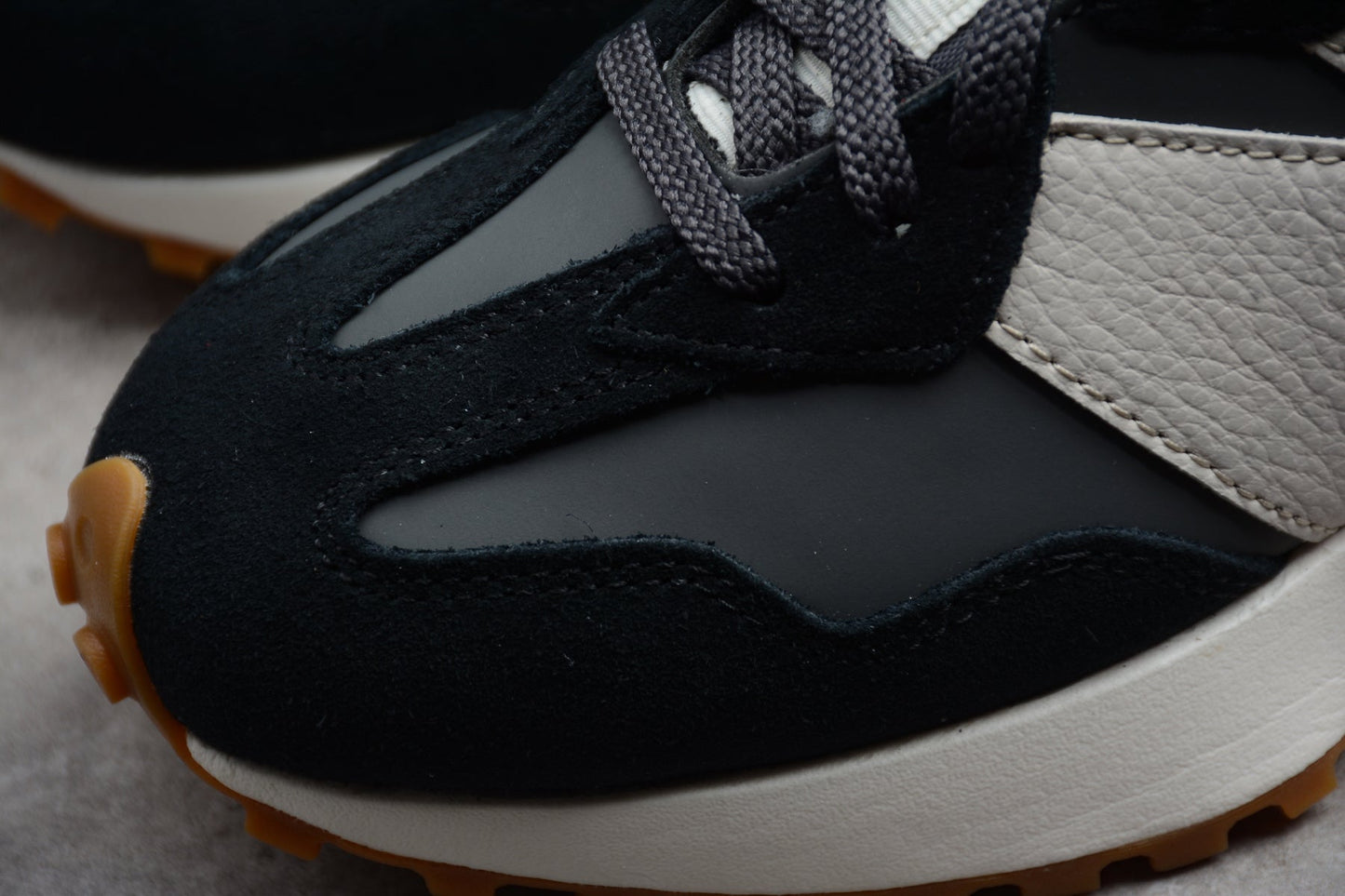 Essenza Rosa NB 327 Black / Off - White | sapatilhas Sole Rua